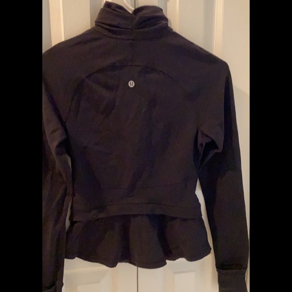 lululemon - jacket - Picture 2 of 4